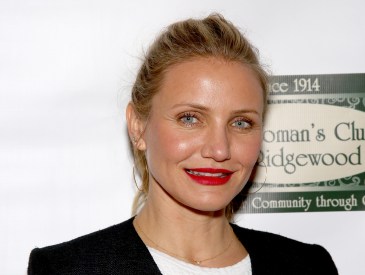 Cameron Diaz Visits Bookends Bookstore